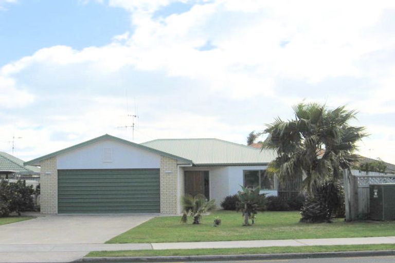 Photo of property in 96 Evans Road, Papamoa Beach, Papamoa, 3118
