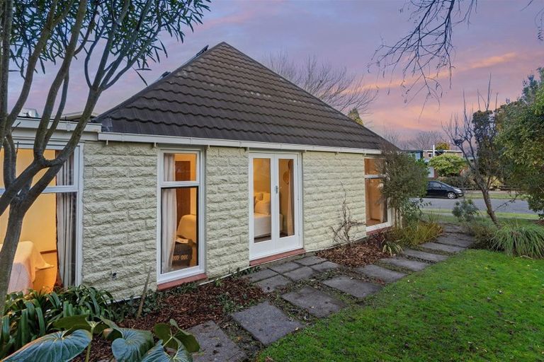 Photo of property in 18 Guinness Crescent, Ilam, Christchurch, 8041