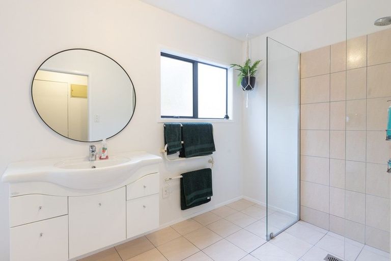 Photo of property in 6 Rautawhiri Road, Helensville, 0800