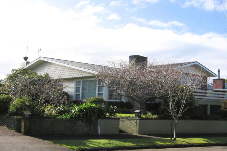 Photo of property in 24 Montgomery Terrace, Hokowhitu, Palmerston North, 4410