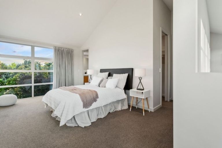 Photo of property in 8 Garadice Road, Rothesay Bay, Auckland, 0630