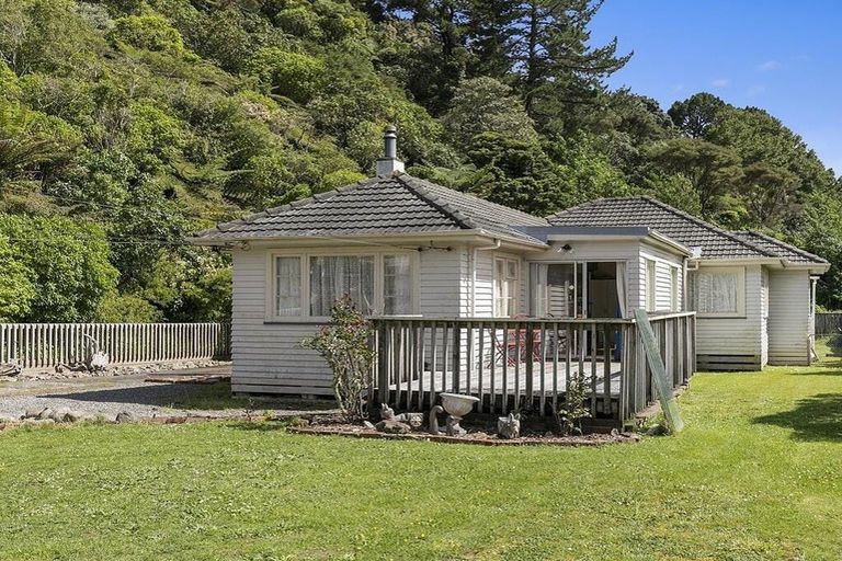 Photo of property in 24 Korau Grove, Stokes Valley, Lower Hutt, 5019