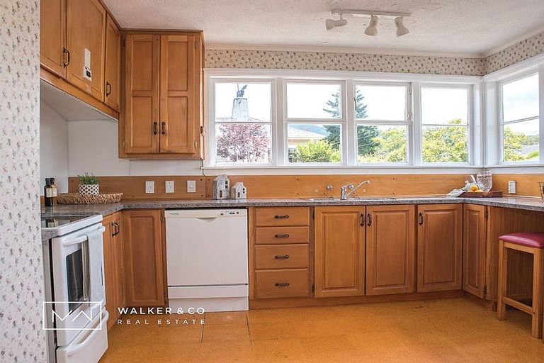 Photo of property in 6 York Avenue, Heretaunga, Upper Hutt, 5018