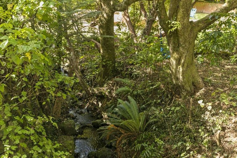 Photo of property in 124 Kamahi Street, Stokes Valley, Lower Hutt, 5019