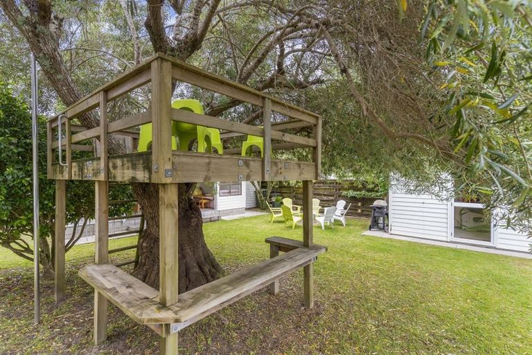 Photo of property in 218 Patuwai Drive, Whangamata, 3620