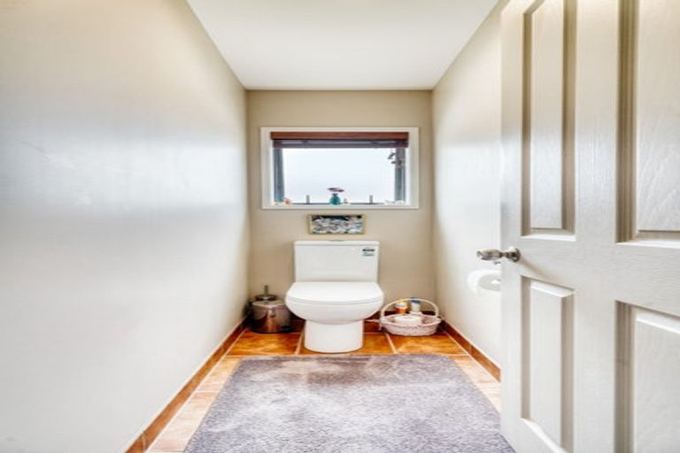 Photo of property in 76 Lothian Brae, Wattle Downs, Auckland, 2103