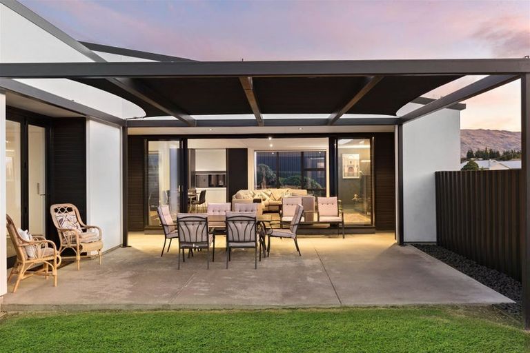 Photo of property in 5 Poppy Lane, Albert Town, Wanaka, 9305