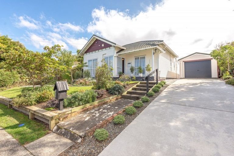 Photo of property in 102 Gonville Avenue, Gonville, Whanganui, 4501