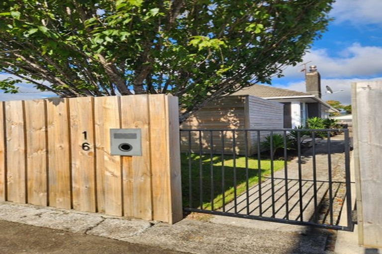 Photo of property in 16 Robertson Street, Elderslea, Upper Hutt, 5018