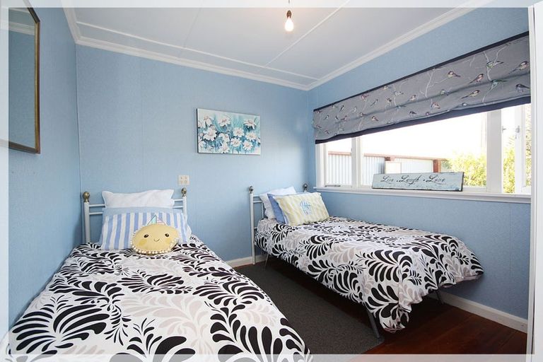 Photo of property in 8 Huia Street, Foxton Beach, Foxton, 4815
