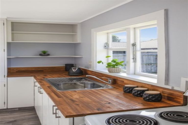 Photo of property in 12 Goldsmith Place, Waltham, Christchurch, 8023