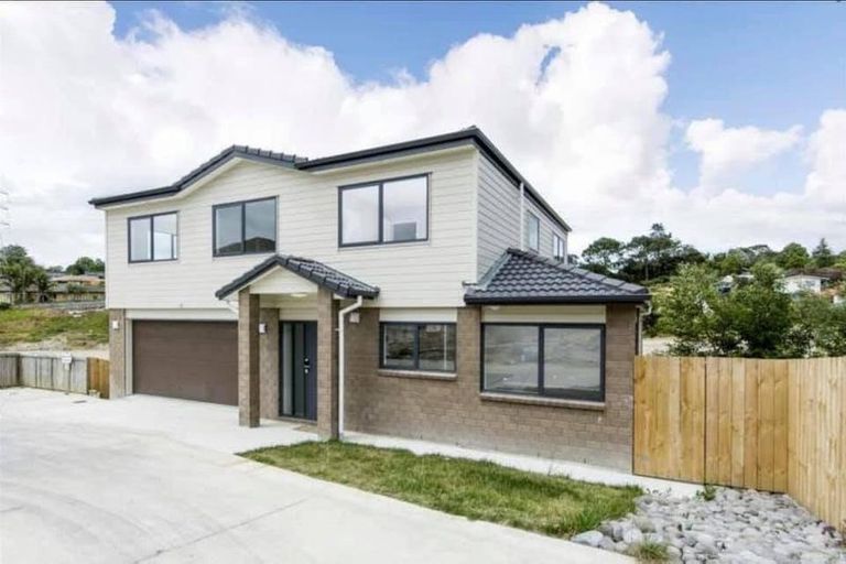 Photo of property in 11 Younger Lane, Massey, Auckland, 0614