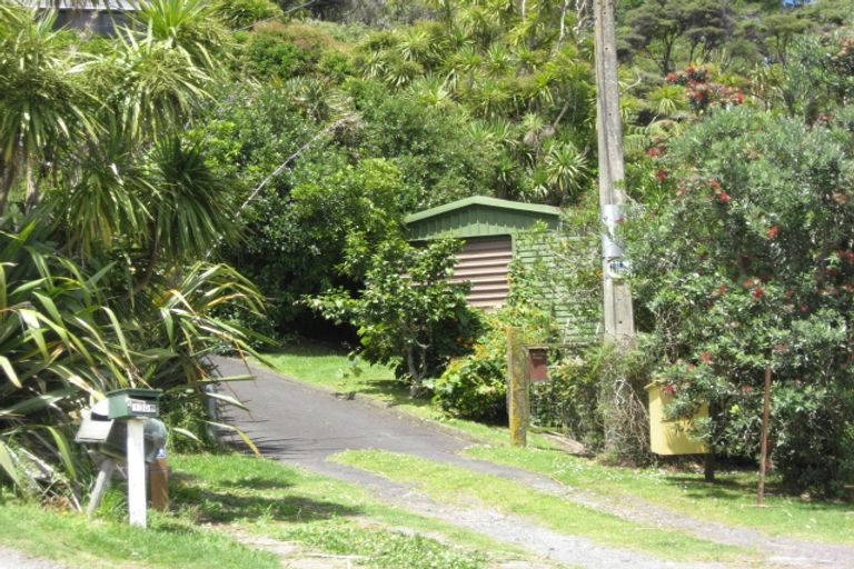 Photo of property in 132 Domain Crescent, Muriwai, Waimauku, 0881