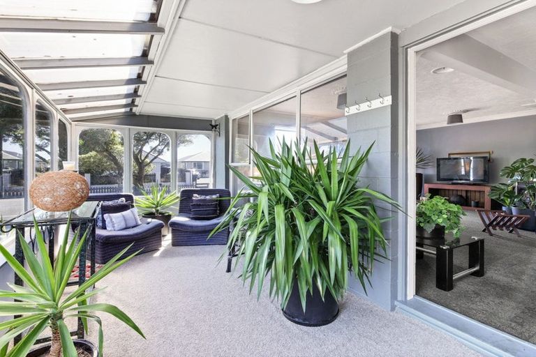 Photo of property in 25 Heathglen Avenue, Parklands, Christchurch, 8083