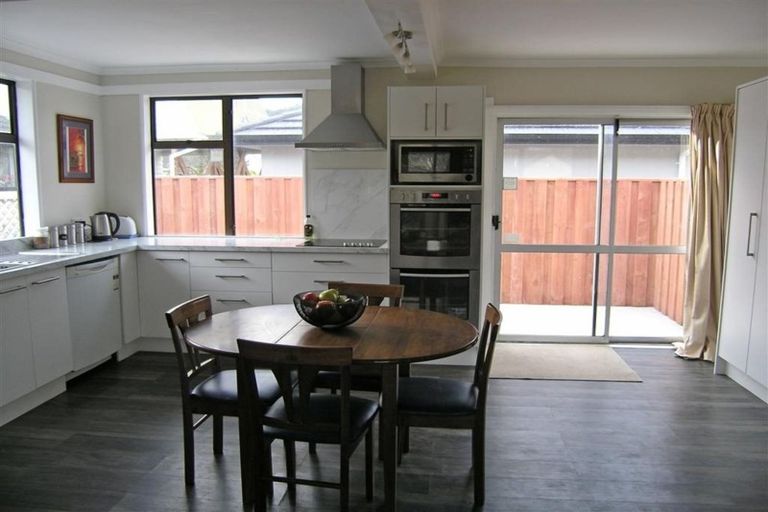 Photo of property in 15 Oak Street, Ebdentown, Upper Hutt, 5018