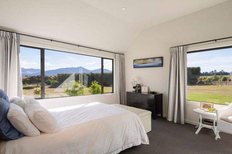 Photo of property in 5 Scenic Drive, Drift Bay, Queenstown, 9371
