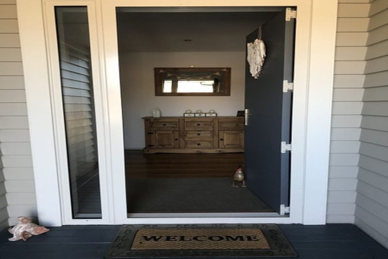 Photo of property in 16 Hakatere Road, Pegasus, 7612