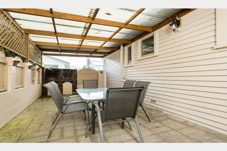 Photo of property in 34a Buscomb Avenue, Henderson, Auckland, 0610