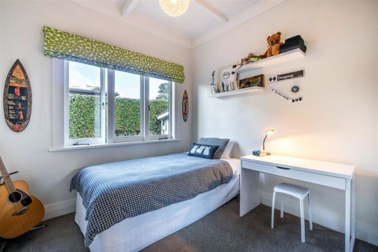 Photo of property in 27 Merani Street, Narrow Neck, Auckland, 0622