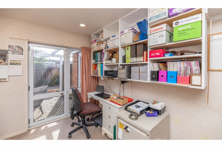 Photo of property in 2 Pentavon Lane, Avonhead, Christchurch, 8042