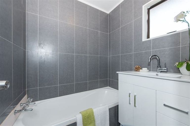 Photo of property in 6/390 West Coast Road, Glen Eden, Auckland, 0602