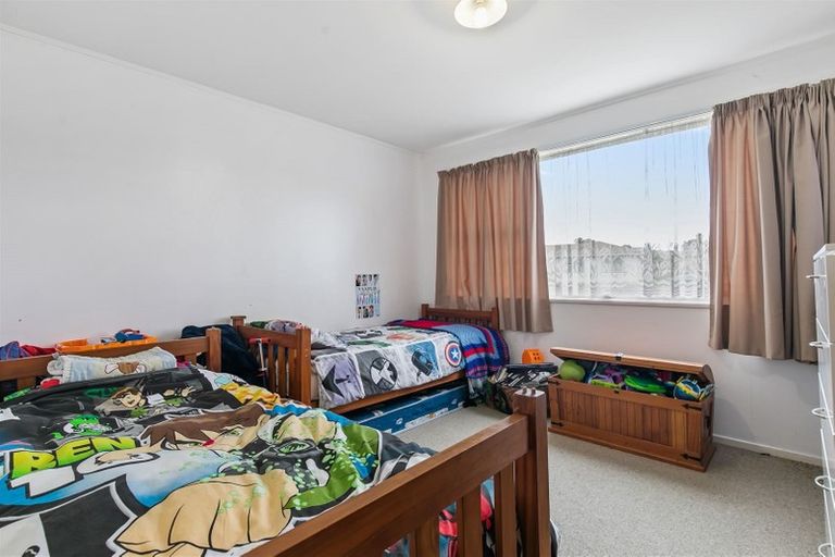 Photo of property in 38 Thornlow Street, Glendene, Auckland, 0602