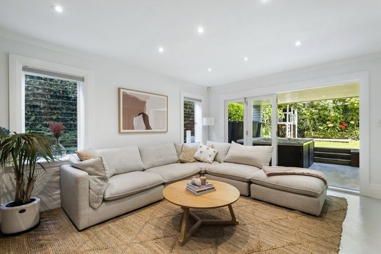 Photo of property in 109 Vauxhall Road, Narrow Neck, Auckland, 0624