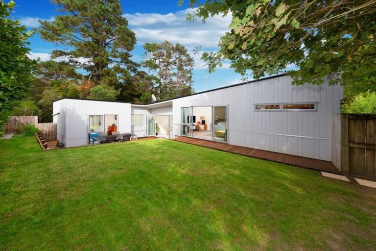 Photo of property in 6 Cronin Place, Beach Haven, Auckland, 0626