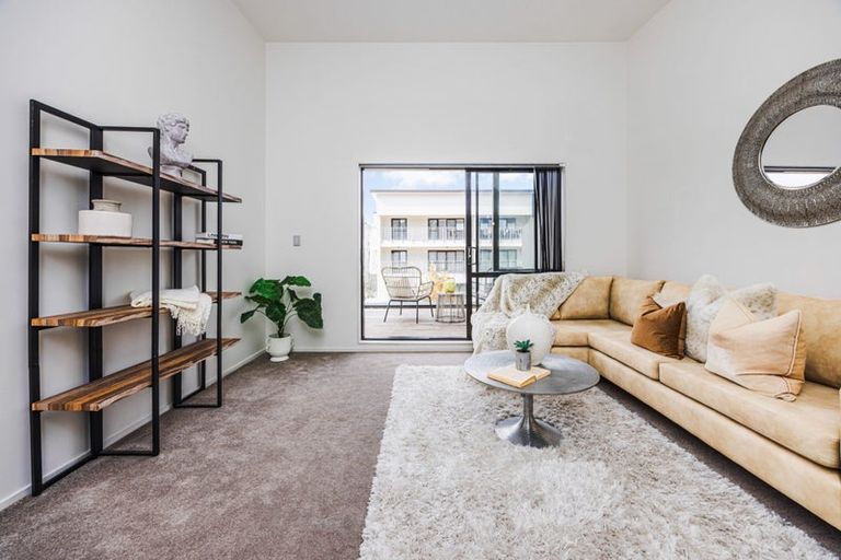 Photo of property in 10a Carlos Drive, Flat Bush, Auckland, 2016