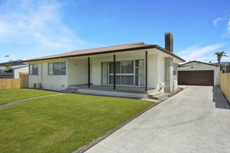 Photo of property in 14 Oakfield Crescent, Pukete, Hamilton, 3200