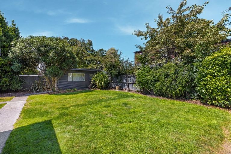 Photo of property in 136 Avonhead Road, Avonhead, Christchurch, 8042