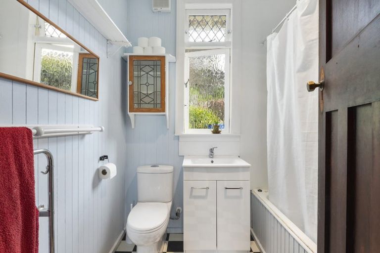 Photo of property in 4 Paisley Terrace, Karori, Wellington, 6012