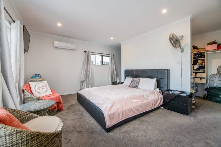 Photo of property in 24 Eric Gifford Drive, Ranui, Auckland, 0612