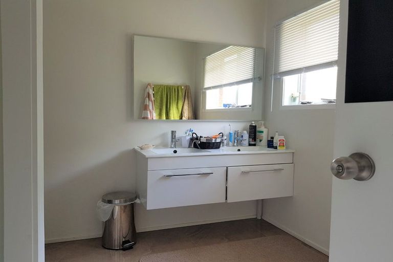 Photo of property in 1/19 Weetman Drive, Browns Bay, Auckland, 0630