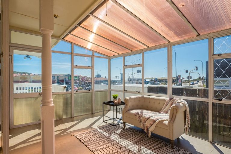 Photo of property in 140 Mana Esplanade, Paremata, Porirua, 5026