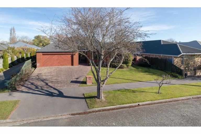 Photo of property in 22 Berkshire Drive, Avonhead, Christchurch, 8042