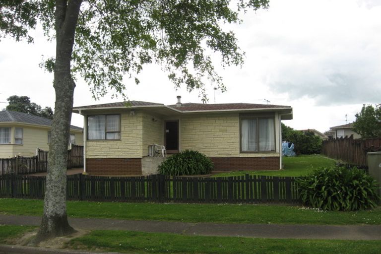 Photo of property in 15 Mon Desir Place, Manurewa, Auckland, 2102
