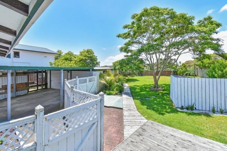 Photo of property in 6 Vela Place, Clarks Beach, 2122