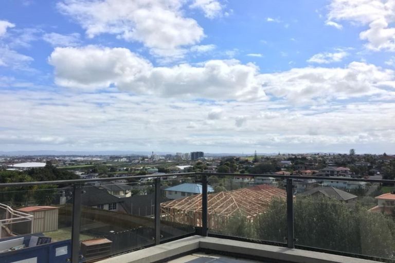 Photo of property in 3 The Enclave, Totara Heights, Auckland, 2105