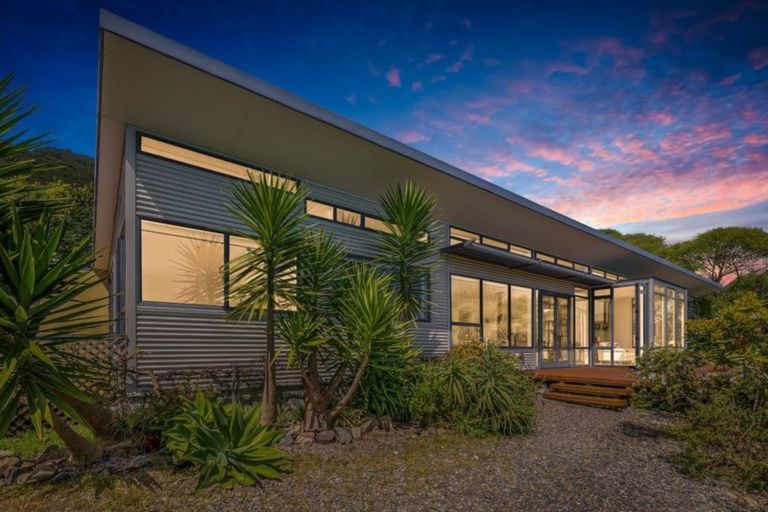 Photo of property in 238 Huia Street, Waikanae, 5391