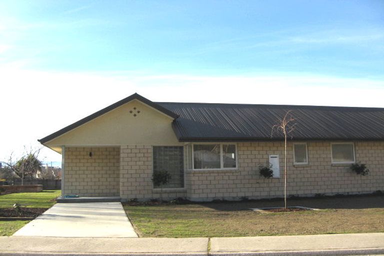 Photo of property in 1 Larch Place, Wanaka, 9305