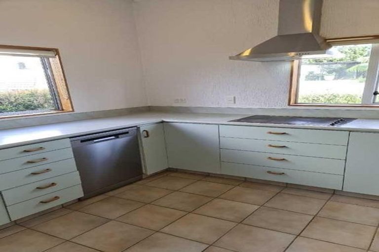 Photo of property in 84a Marine Parade, Mellons Bay, Auckland, 2014