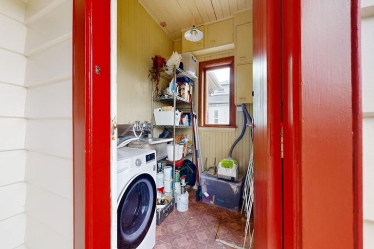 Photo of property in 22 Whaui Street, Vogeltown, Wellington, 6021