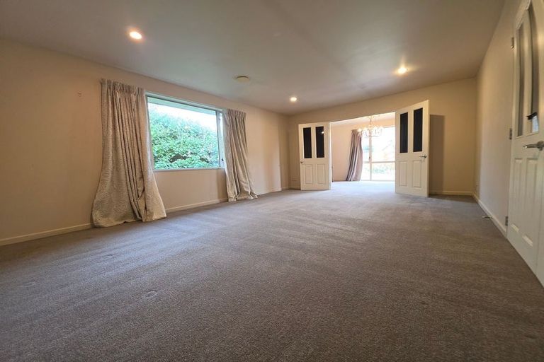 Photo of property in 135a Memorial Avenue, Burnside, Christchurch, 8053