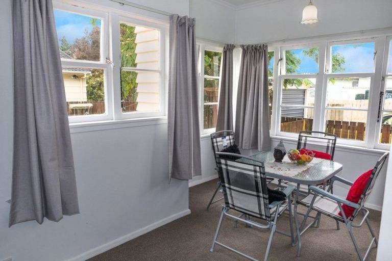 Photo of property in 43 Coates Street, Tawa, Wellington, 5028