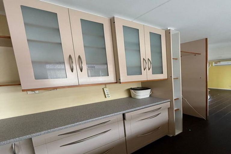 Photo of property in 32 Wai Iti Place, Clendon Park, Auckland, 2103