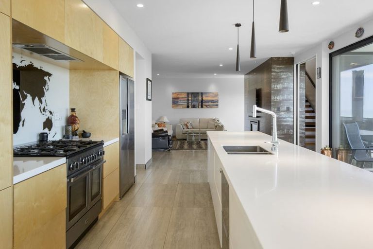 Photo of property in 8a Mandalay Lane, Redcliffs, Christchurch, 8081