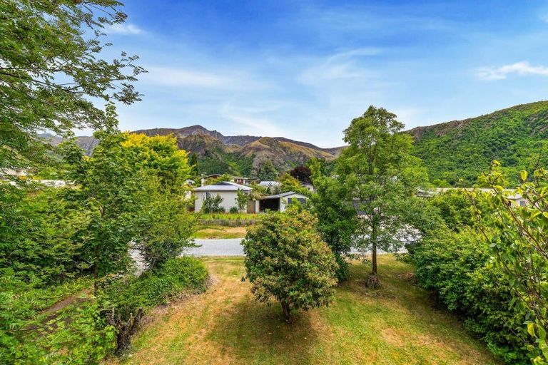 Photo of property in 19 Inverness Crescent, Arrowtown, 9302