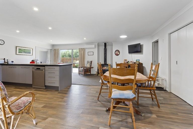 Photo of property in 5 Haydon Place, Amberley, 7410