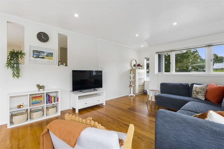 Photo of property in 11 Lynden Avenue, Hillcrest, Auckland, 0627